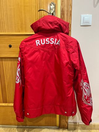 Chaquetón rojo Adidas