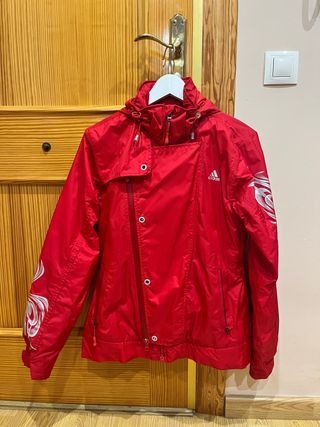 Chaquetón rojo Adidas