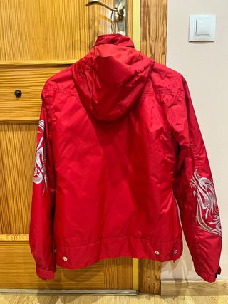 Chaquetón rojo Adidas