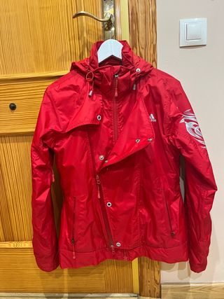 Chaquetón rojo Adidas