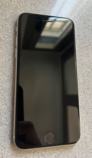 iPhone SE 2020 en color blanco y de 128gb