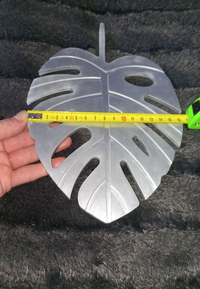 Bandeja artesanal hoja de palma plateada.