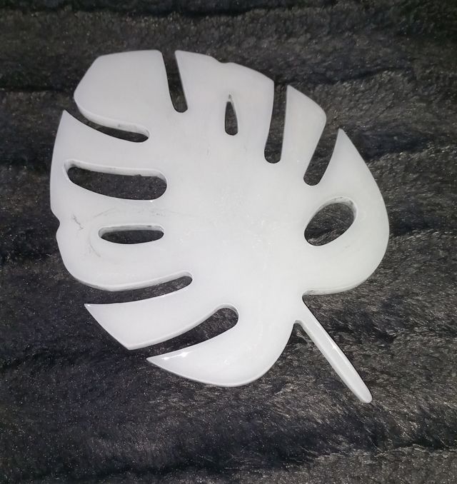 Bandeja artesanal hoja de palma plateada.