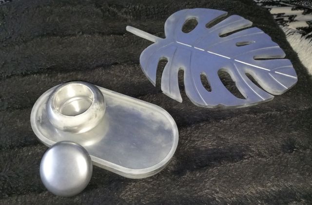 Bandeja artesanal hoja de palma plateada.