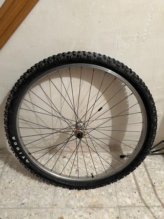 Rueda delantera 26" con neumático Tioga 1.95