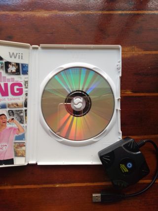 Gioco Wii Karaoke U-Sing + 2 microfoni + connettore