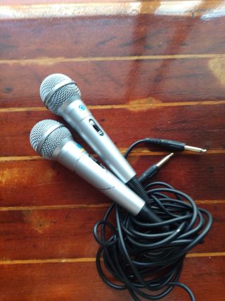 Gioco Wii Karaoke U-Sing + 2 microfoni + connettore