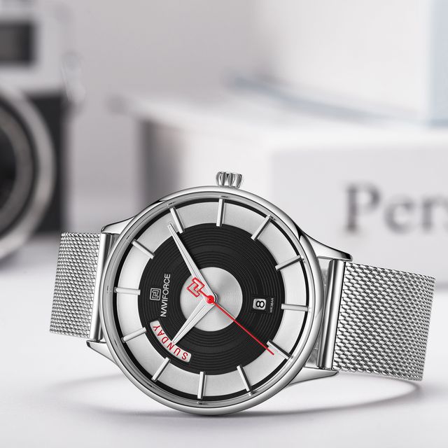 Reloj casual nuevo con caja