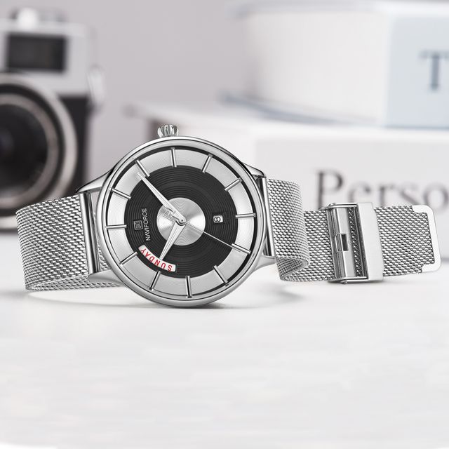 Reloj casual nuevo con caja