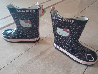 Stivaletti hallo kitty misura 35.