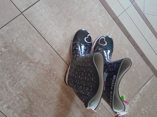 Stivaletti hallo kitty misura 35.