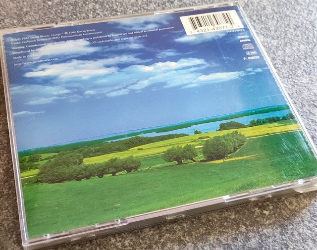 DAVID BOWIE "Eart hl i ng"