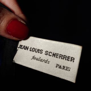 Pañuelo 100% seda grande.