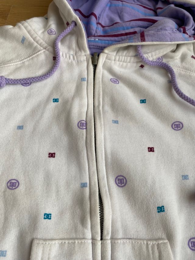 Sudadera marca DC de chica.