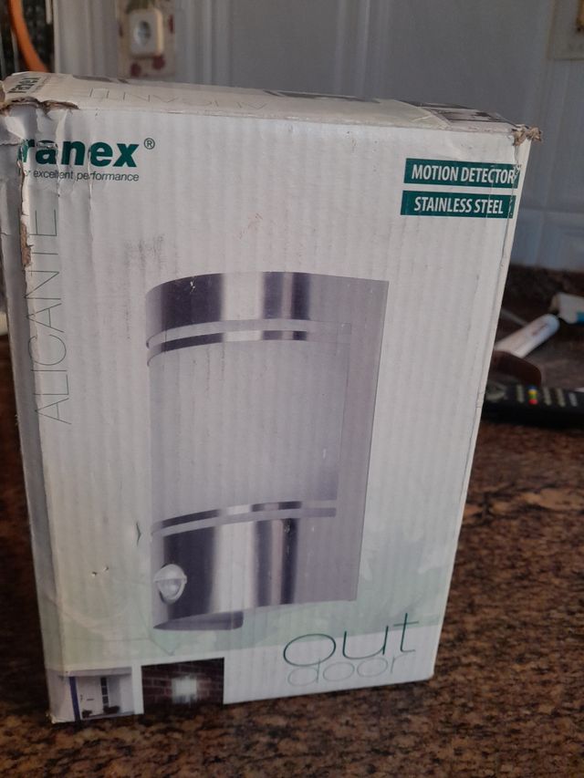 Lampara aplique jardín con detector de movimiento