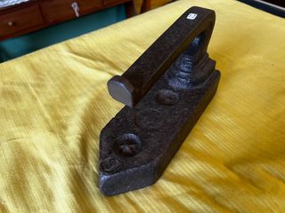 ANTIGUA PLANCHA DE HIERRO