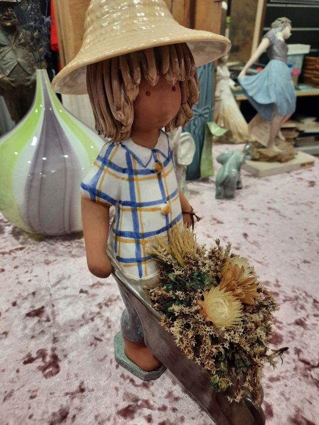 statuetta in porcellana