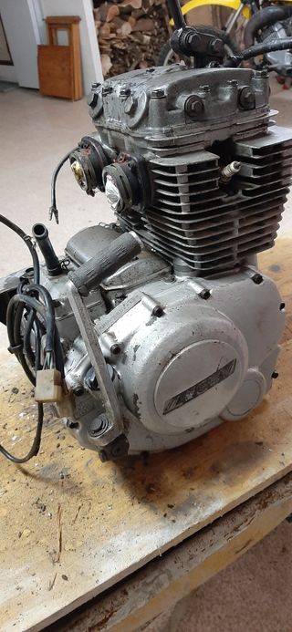 Motor Sanglas Yamaha 400cc.
