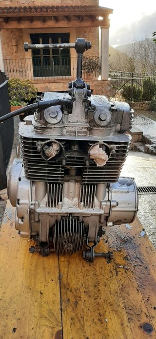 Motor Sanglas Yamaha 400cc.