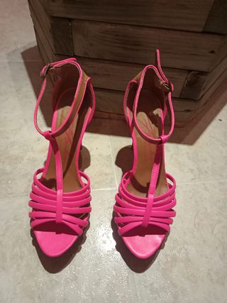 PRECIOSAS SANDALIAS DE TACÓN ALTO