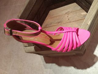 PRECIOSAS SANDALIAS DE TACÓN ALTO