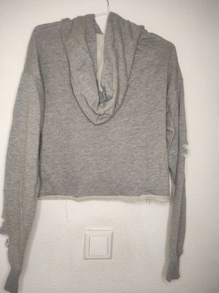 sudadera gris