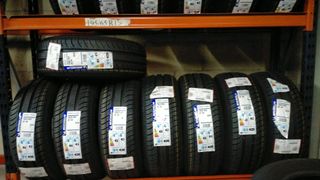 Un neumático 175/65 R14 82T Tigar
