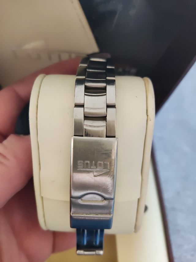 reloj lotus