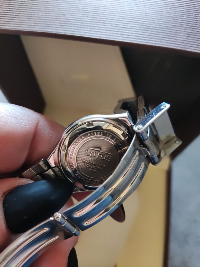 reloj lotus