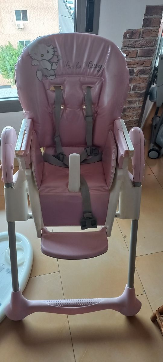 trona hello kitty como nueva .