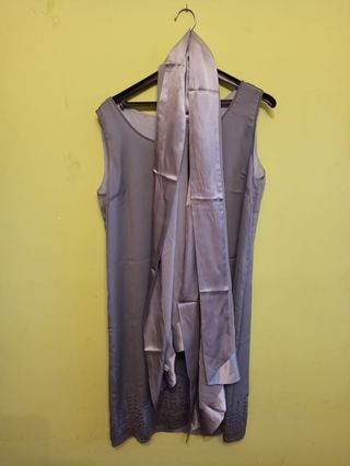 juego de vestido, fular y zapatos