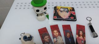 Nº 116.- Pulseras, imanes, peluche y colgante