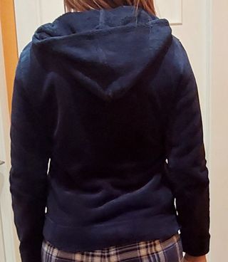 Chaqueta polar con capucha azul marino. Woman secr