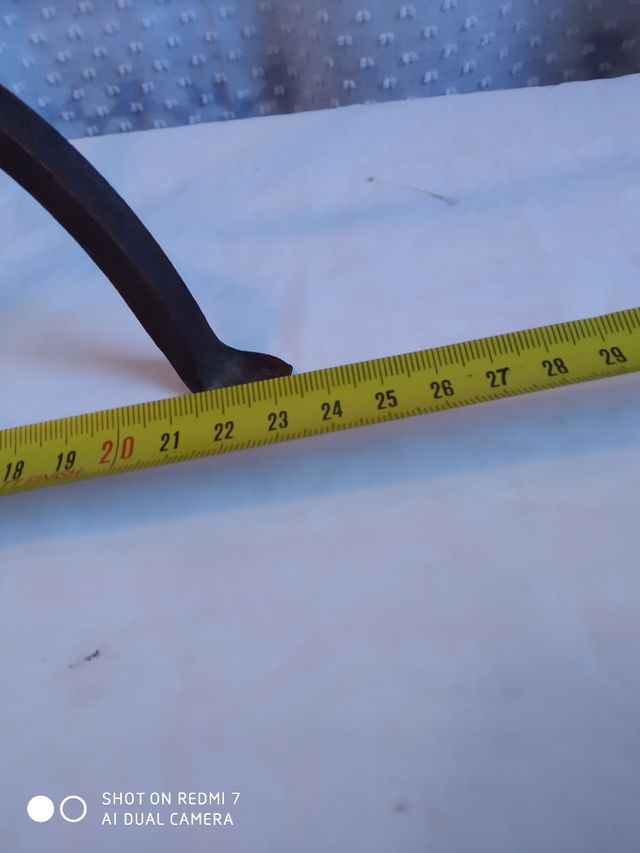 Candelabro artesanal de hierro, 54cm.