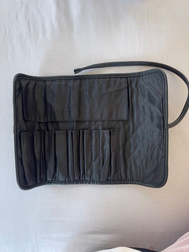 Estuche de brochas  negro cuero