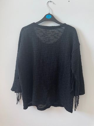 Jersey negro con flecos
