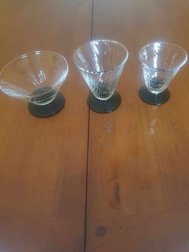 4 Copas agua, champany, vino