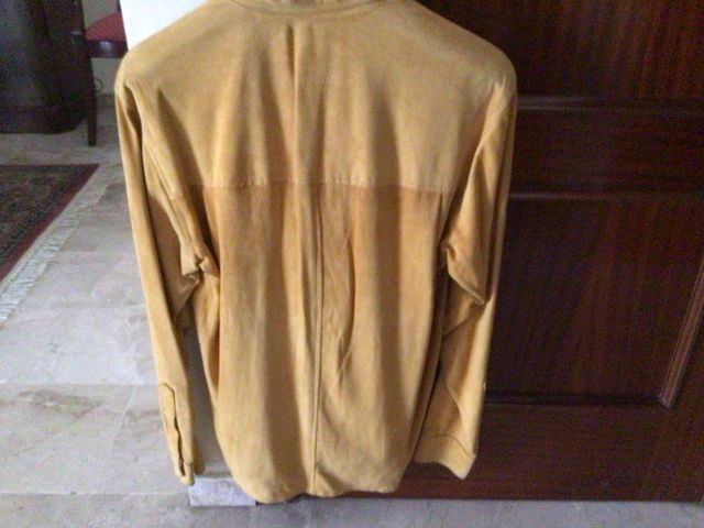 Sobre camisa ante mostaza