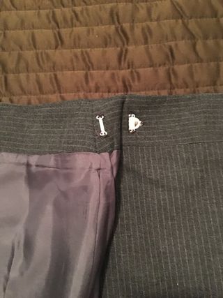2 faldas una negra otra gris , precio por las dos 