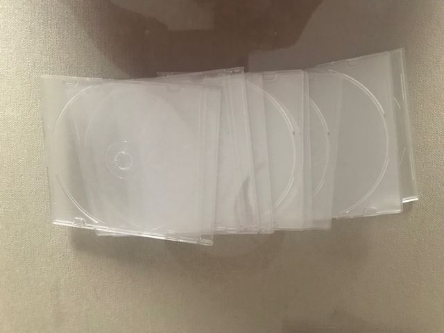 Varios CD-R, precintados, cintas de casetes