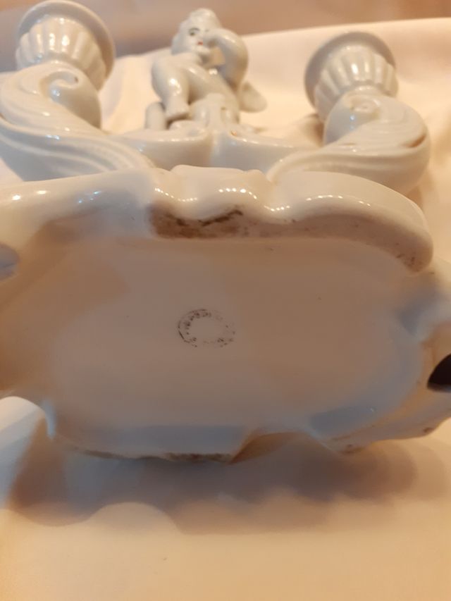 BONITO Y ANTIGUO CANDELABRO PORCELANA ANGELITO