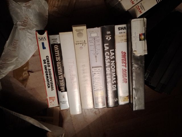 47  cintas VHS KIncho  y pelicuas  idioma