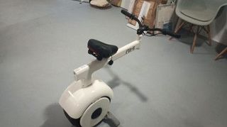 Monociclo blanco eléctrico