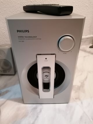 Home Cinema Philips5.1 con soportes para altavoces