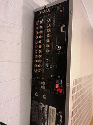 Home Cinema Philips5.1 con soportes para altavoces