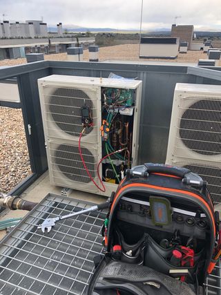 RECARGA DE GAS R410A R32