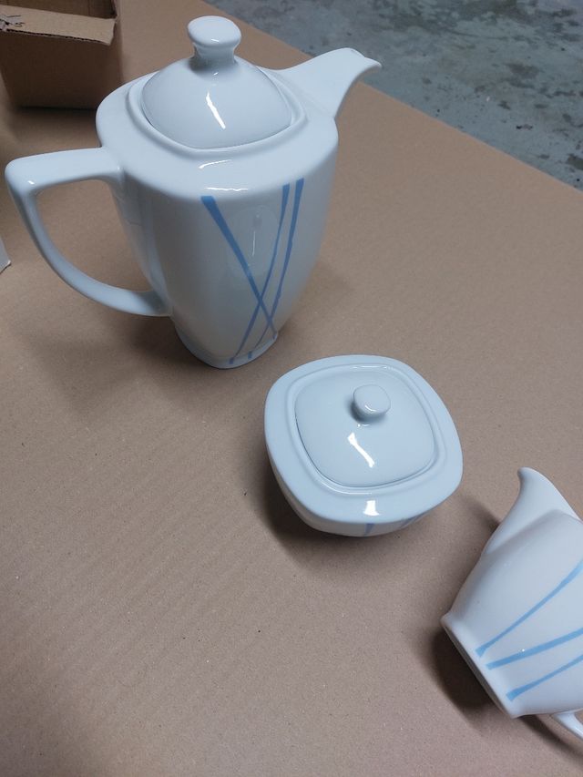 Juego de café nuevo.