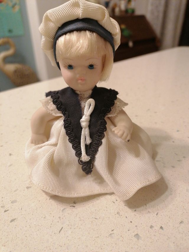 bambolina di porcellana 