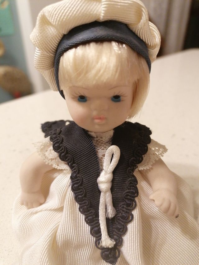 bambolina di porcellana 