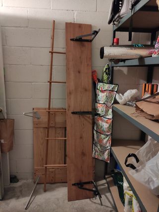 Estantería con escuadras